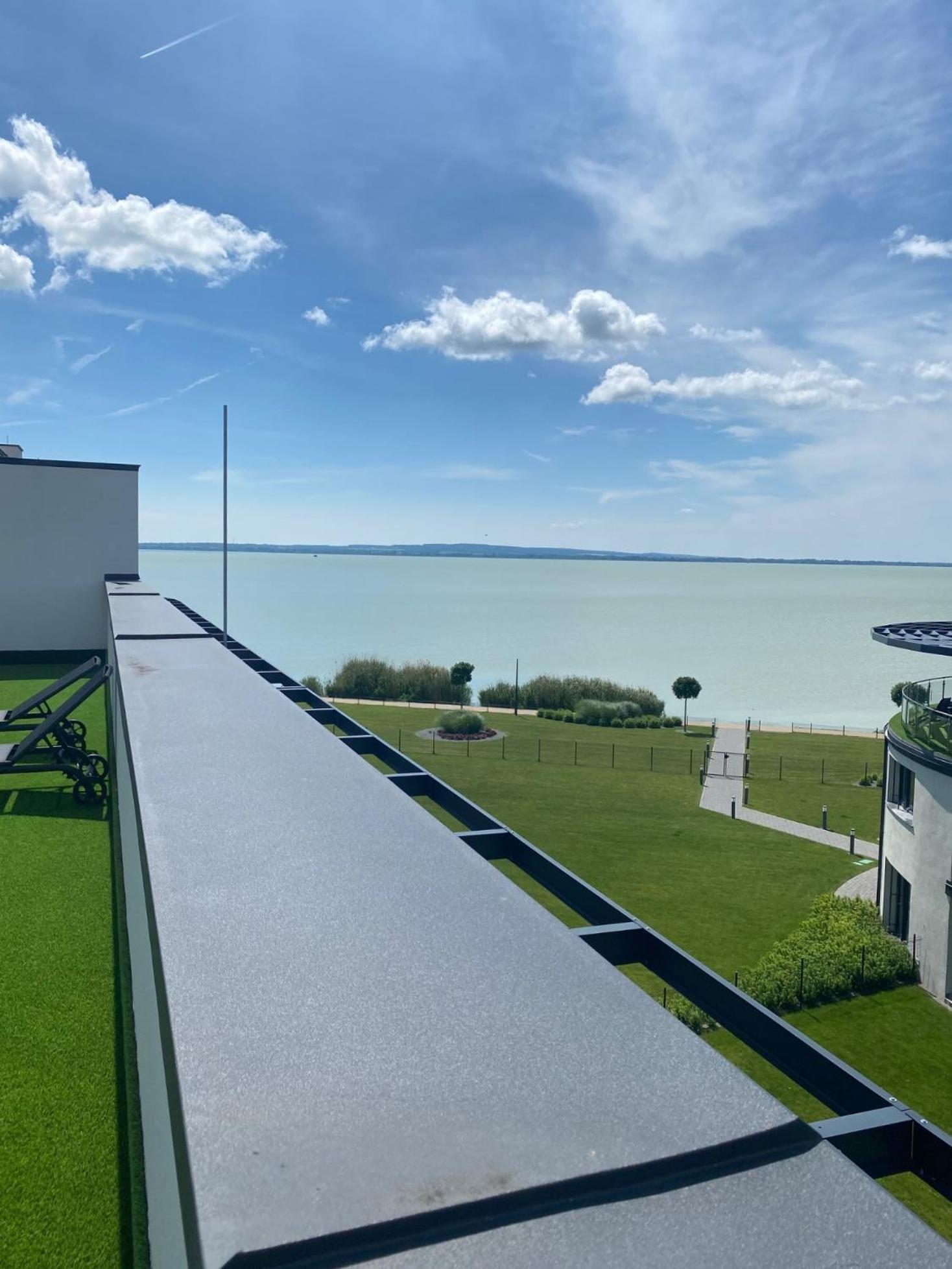 Royal Lakeside Apartment